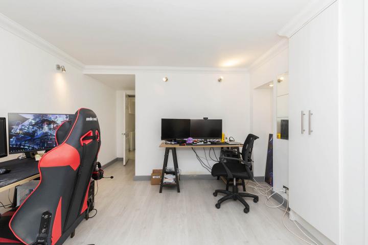 Modern and Central Apartment Fairhazel Gardens, South Hampstead